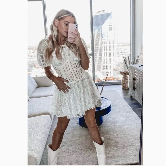 NWT $270 FOR LOVE & LEMONS Lupita Mini Dress Sz Small Lace Short Sleeve - Picture 1 of 16